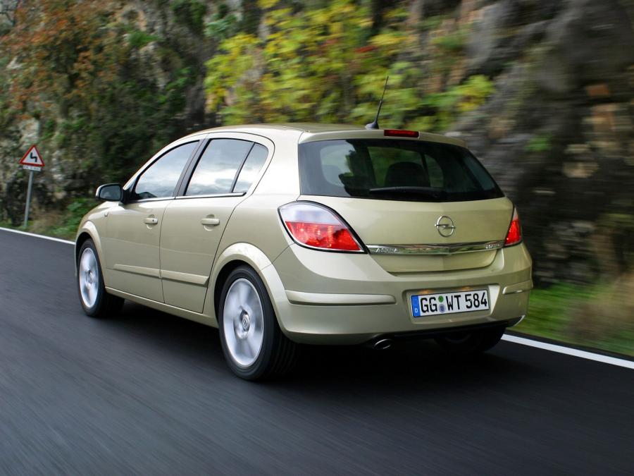  Opel Astra Hatchback 2004 года  (фото 15 из 27)